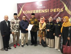 Mantan Gubernur Kepri Ismeth Abdullah Daftar Calon DPD RI ke KPU