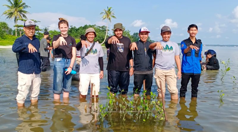 Peringati WED 2023, Banyan Tree Bintan Tanam Ribuan Mangrove dan Bersih Pantai di Desa Pengudang