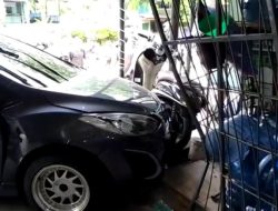 Mazda Tabrak Honda Brio dan 3 Motor  di Jalan Soekarno-Hatta Tanjungpinang