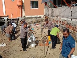 Polisi Gelar Bersih-Bersih Pesisir Laut di Bintan Timur