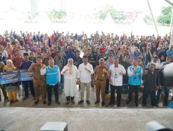 PLN Batam Serahkan Ribuan Bantuan Paket Sembako ke Nelayan Tradisional