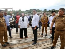 Rudi Salurkan Bantuan dan Tinjau Rehabilitasi Korban Puting Beliung di Pulau Kasu
