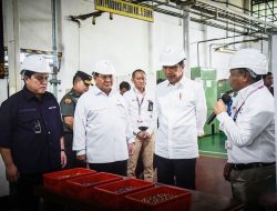 Jokowi, Prabowo dan Erick Thohir Bahas Ekspor Alutsista di Pindad Malang