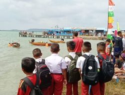 Belasan Nelayan Bintan Seru-seruan Balapan Sampan di Sei Enam
