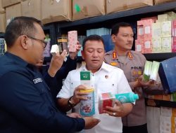 Polisi dan BPOM Gerebek Ruko Berisi Produk Impor Cina di Batam
