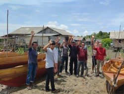 Bang No Serahkan Bantuan Sampan dan Mesin ke Kelompok Nelayan Kundur