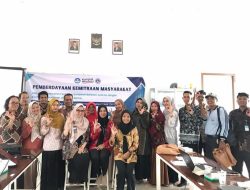 Dosen FKIP UMRAH Latih Guru SMPN 1 Bintan Buat Media Pembelajaran Berbasis Aplikasi 
