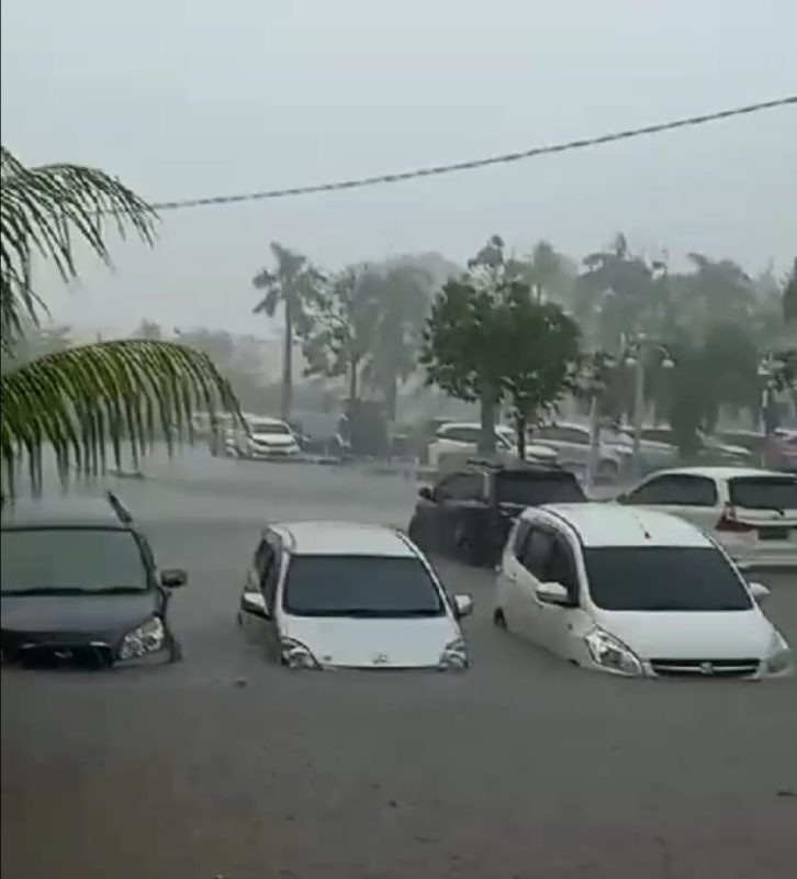 Pelabuhan Internasional Sekupang Terendam Banjir