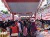 Masyarakat Berbondong-bondong Serbu Bazar Sembako Murah di Karimun