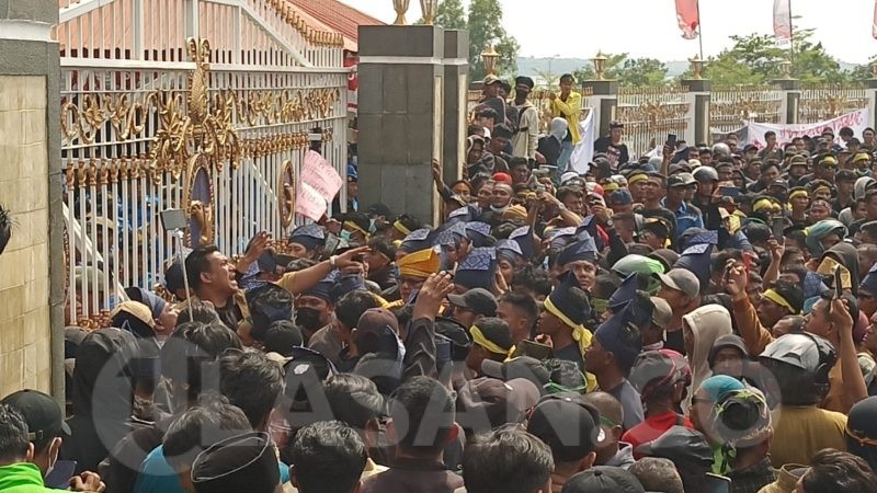 Aksi Demontrasi di kantor BP Batam