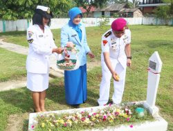 Peringati HUT ke-78 TNI AL, Danyonmarhanlan IV Tabur Bunga di TMP Bulang Gebang Batam