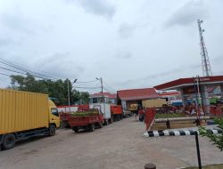 Kendaraan Mengular Panjang saat Antre BBM Solar Terjadi Lagi di Tanjungpinang