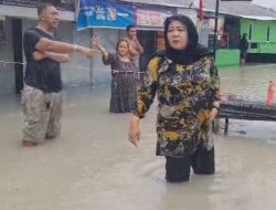 Anggota DPRD Karimun Terjebak Banjir di Jalan Pelipit, Warga Langsung Curhat