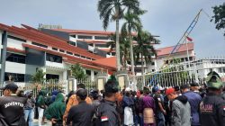 Warga Melayu Unjuk Rasa di Kantor BP Batam