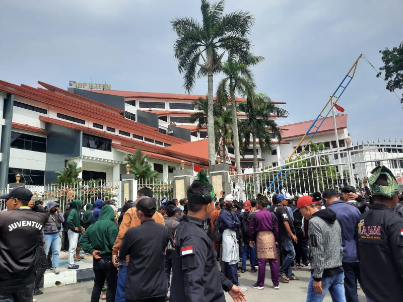 Warga Melayu Unjuk Rasa di Kantor BP Batam