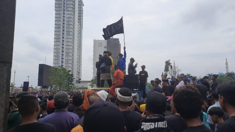 Warga Melayu Unjuk Rasa