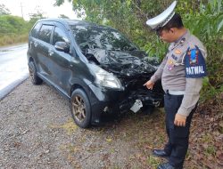 Mobil Avanza dan Motor Mio Laga Kambing di Jalan Lintas Barat Bintan