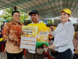 Cen Sui Lan Bagi-Bagi Beras Gratis di Bintan