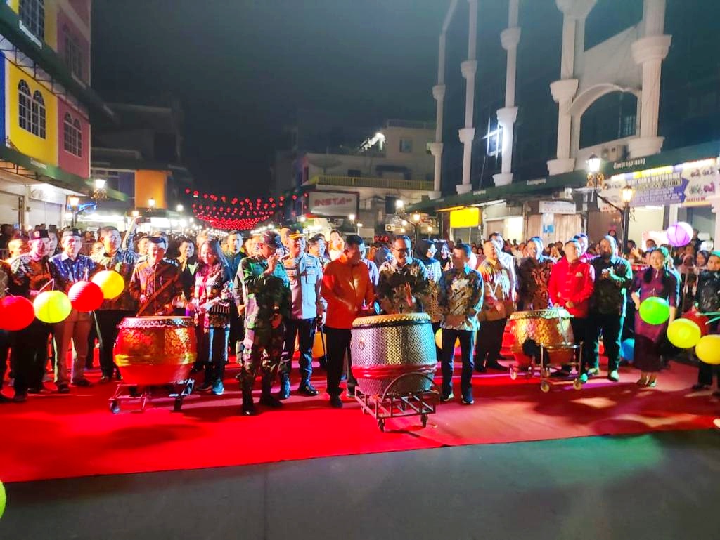 Pembukaan Festival Lampion di Jalan Merdeka, Kota Tanjungpinang, Provinsi Kepulauan Riau. (Foto: Ardiansyah Putra)