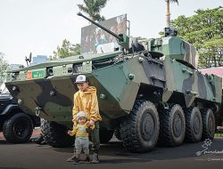 TNI Pamerkan Alutsista kepada Masyarakat di Lapangan Monas