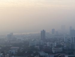 Kualitas Udara Kian Memburuk, Siswa SMA di Riau Belajar Daring