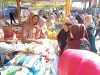 Ibu-Ibu Serbu Bazar Pangan Murah HUT ke-24 Kabupaten Karimun
