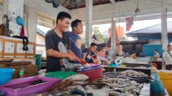 Penjual Ikan Pasar Barek Motor