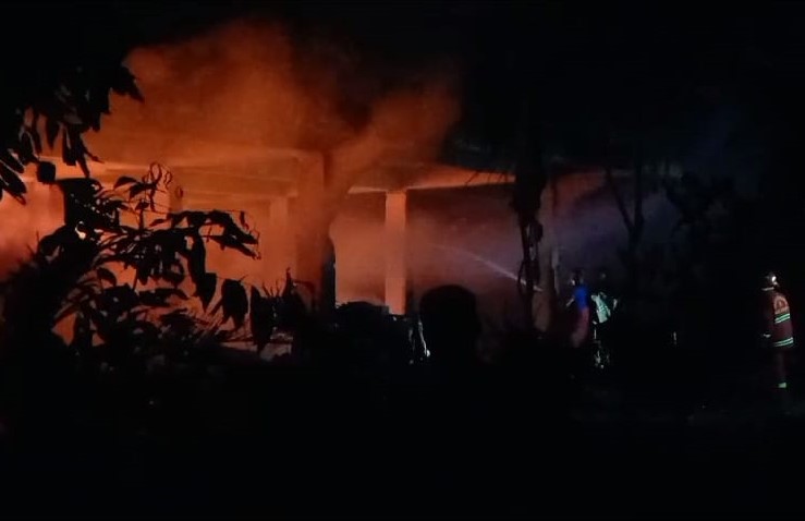 Bangunan terbakar di Karimun