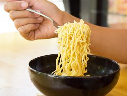 Orang Jepang dan Korea Tetap Sehat Meski Sering Makan Mie Instan, Ini Rahasianya