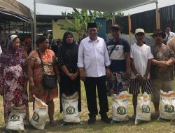 Gubernur Kepri Serahkan Bantuan Beras ke Ribuan Warga Tanjung Uma