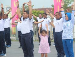 Keluarga Besar Yonmarhanlan IV Batam Senam Kesegaran Jasmani Bersama