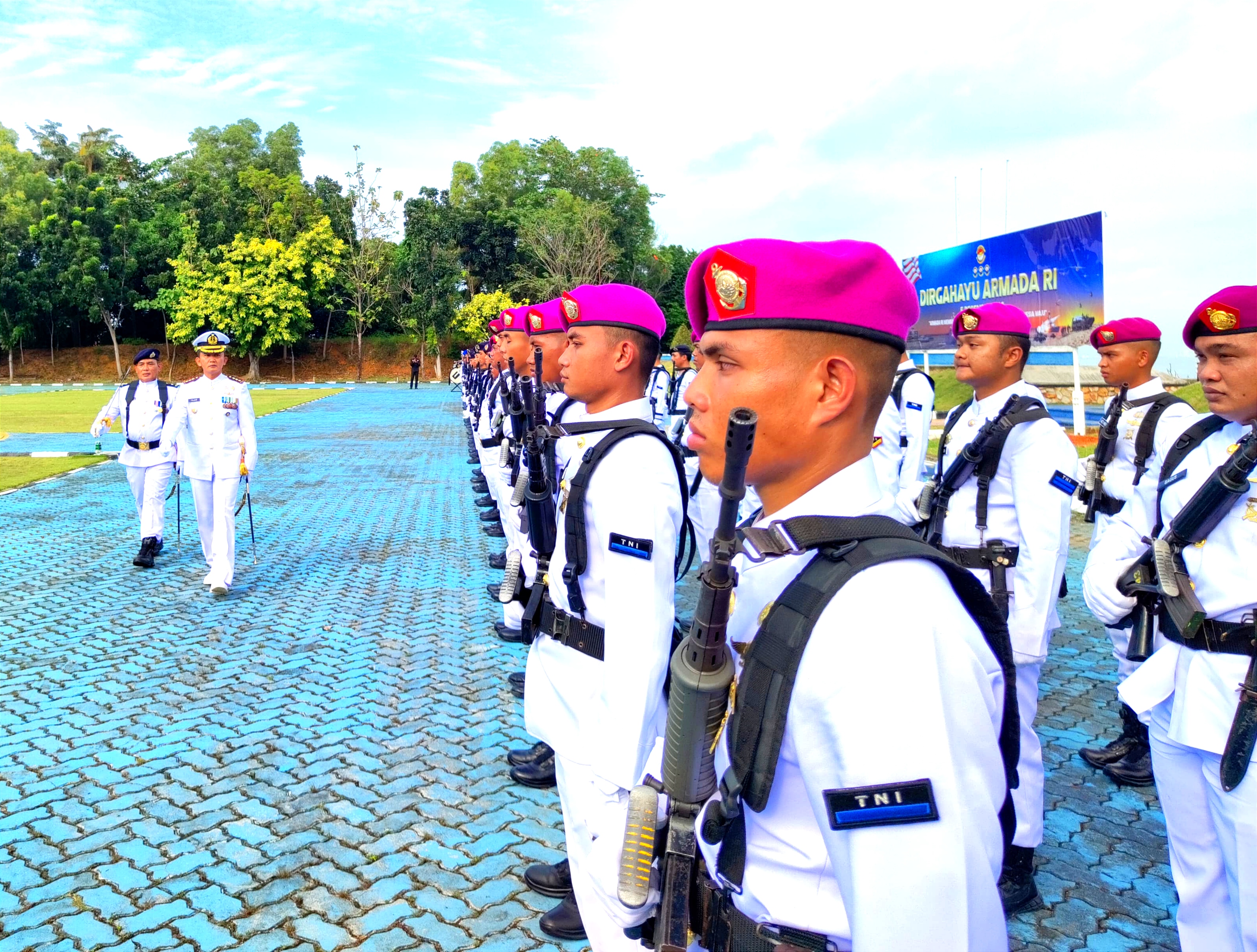 Komandan dan Prajurit Yonmarhanlan IV Batam Upacara Peringatan ke-78 Hari Armada RI