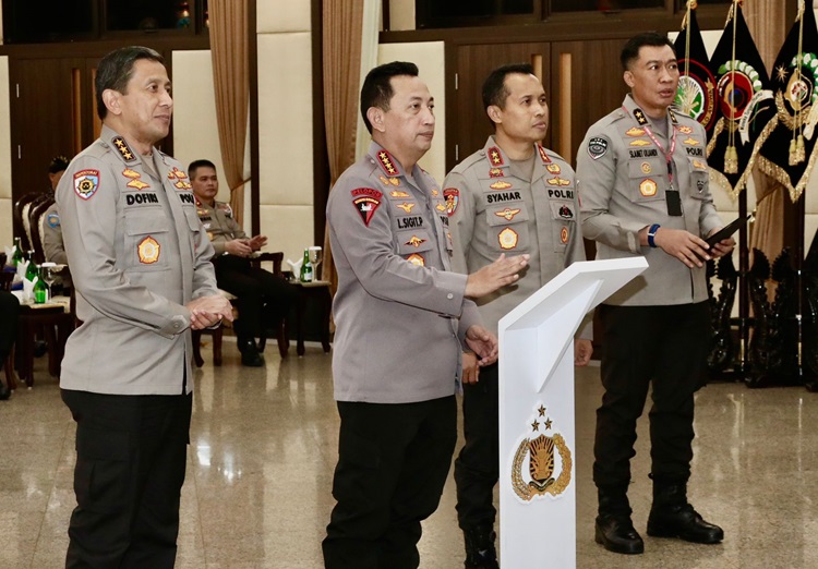 Kapolri Jenderal Listyo Sigit Prabowo dan Kadiv Propam Polri Irjen Syahardiantono.