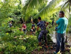 Antisipasi Banjir di Natuna, Lanal Ranai Bersama Warga Batu Hitam Gotong Royong