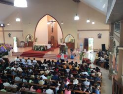 Ribuan Jemaat Khidmat Ikuti Misa Natal di Gereja Katolik Kristus Raja Tanjungpinang
