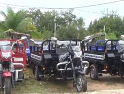 Bupati Karimun Serahkan 30 Unit Kendaraan Roda Tiga di Kecamatan Buru