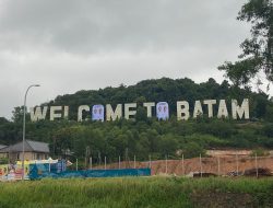 Duh, Spanduk Prabowo-Gibran Dipasang di Ikon Welcome To Batam