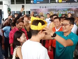 Menparekraf Sandiaga Uno Sambut Kedatangan Turis Perdana 2024 ke Bintan