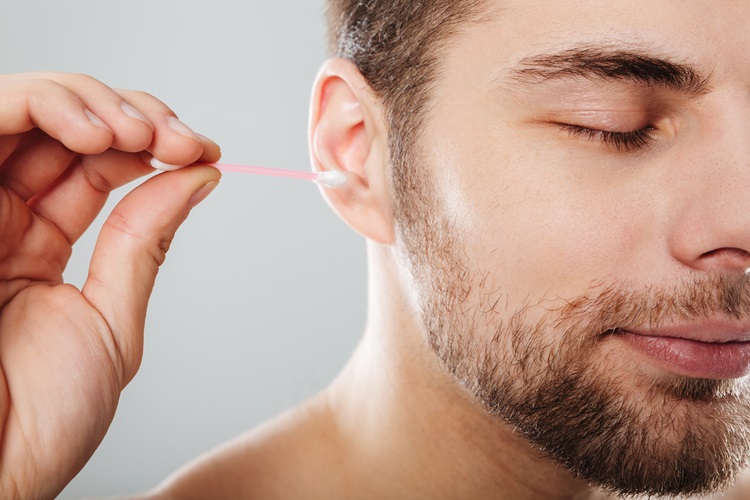 Ilustrasi - menjaga kebersihan telinga termasuk infeksi bakteri yang sering terjadi.
