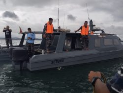 Satrol Lantamal IV Batam Evakuasi Warga Hanyut Bersama Ponton di Perairan Pulau Babi
