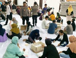 Polisi Jaga Ketat Proses Pelipatan Surat Suara Pemilu di Gudang Logistik KPU Karimun
