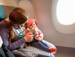 6 Panduan dan Tips Persiapan Perjalanan Udara Bersama Bayi