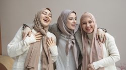Ilustrasi - rambut berbau pada wanita yang menggunakan hijab seringkali menjadi masalah.