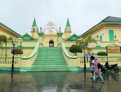 Merawat Masjid Bersejarah Pulau Penyengat