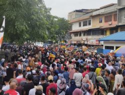 Ribuan Pendukung Anies Baswedan Padati Area Pasar Tos 3000