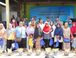 Pemkot Batam Salurkan 1.750 Paket Sembako Subsidi ke Warga Kabil Nongsa