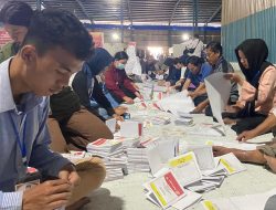 KPU Batam Mulai Lipat Surat Suara Pemilu 2024