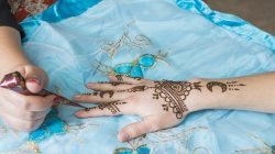 Ilustrasi - tato henna hiasan pada kulit dalam tradisi pernikahan di beberapa daerah di Indonesia.
