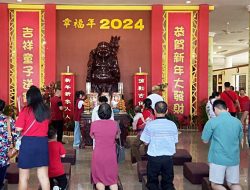 Rayakan Imlek, Ribuan Warga Tionghoa di Batam Padati Maha Vihara Duta Maitreya
