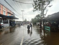 Banjir Rob Landa Pesisir Tanjungpinang, Akses Jalan ke Tanjung Unggat Sampai Ditutup